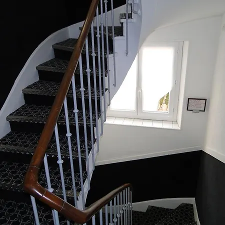 هوتل لو ليس 2* جوان ليه باه